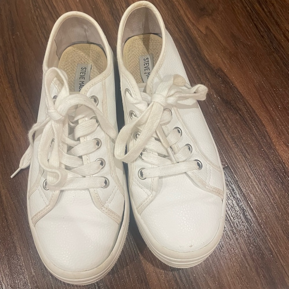 STEVE MADDEN Women's Bobbi30 Sneaker